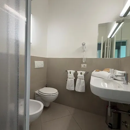 Отель Hotel Holiday 3*