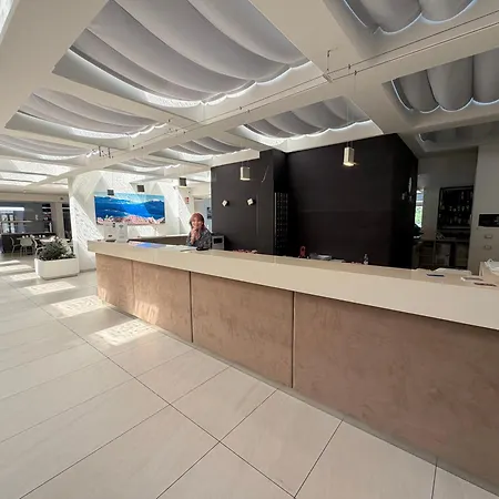 Hotel Holiday 3*