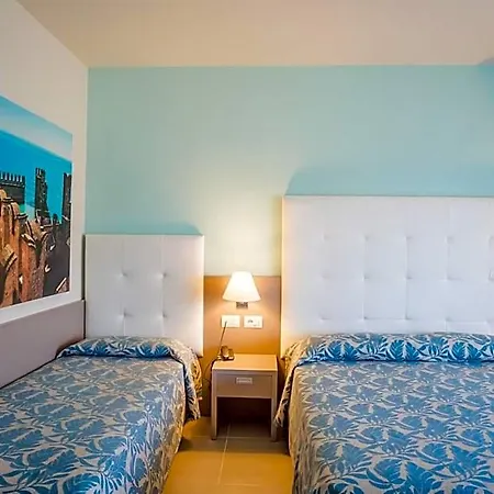 Hotel Holiday 3* 시르미오네