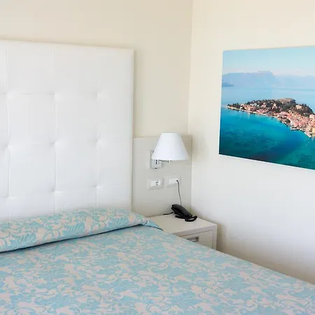 Hotel Holiday 시르미오네