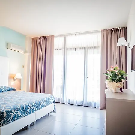 Hotel Holiday Szálloda