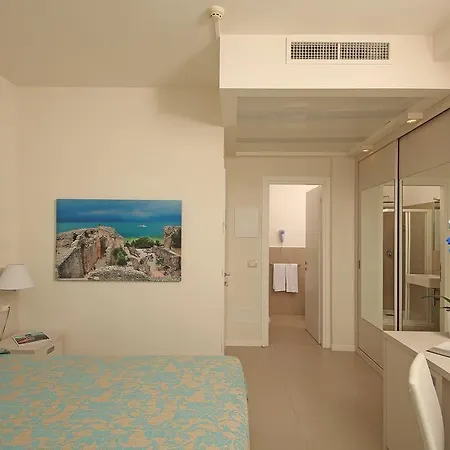 Szálloda Hotel Holiday Sirmione
