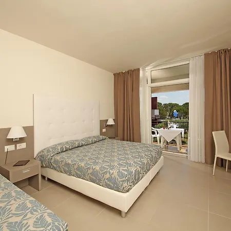 Hotel Holiday Szálloda